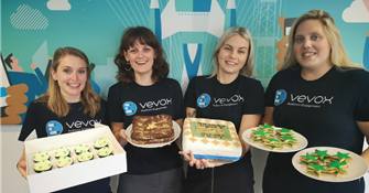 Trustpilot cakes - Vevox celebration 500 reviews
